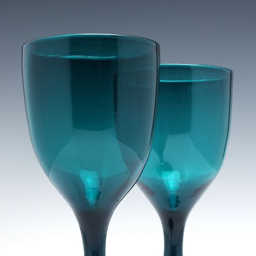 PAIR OF ANTIQUE EARLY 19TH CENTURY TURQUOISE GREEN WINE GLASSES C1800 - ADDITIONAL PHOTO 1