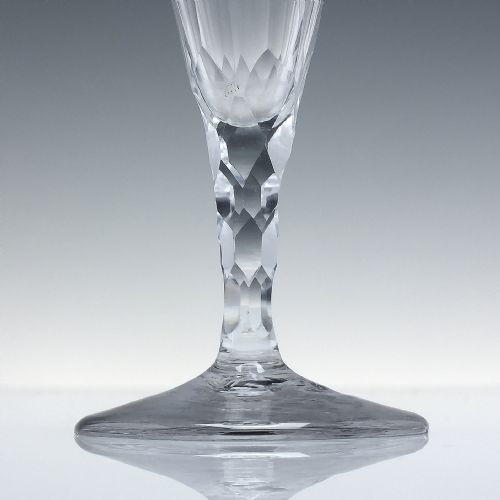 RARE 18TH CENTURY DRAWN TRUMPET FACET CUT ENGRAVED ALE OR CHAMPAGNE GLASS C1780 - ADDITIONAL PHOTO 3
