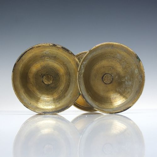 PAIR MID 17TH CENTURY DUTCH BRASS 'HEEMSKIRK' CANDLESTICKS C1650 - ADDITIONAL PHOTO 2