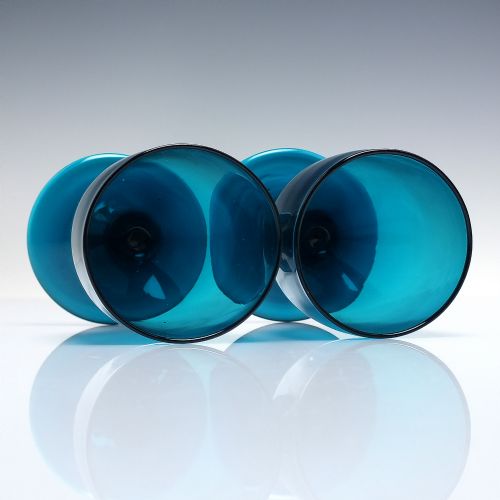 PAIR GEORGIAN PEACOCK BLUE WINE GLASSES C1800 - ADDITIONAL PHOTO 1