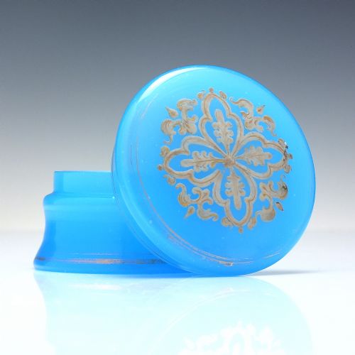 19TH CENTURY BLUE OPALINE ENAMELLED GLASS TRINKET BOX C1880 - ADDITIONAL PHOTO 1