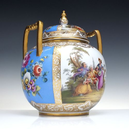 SPECTACULAR LARGE DRESDEN PORCELAIN LIDDED URN BY HELENA WOLFSON C1870 - ADDITIONAL PHOTO 3