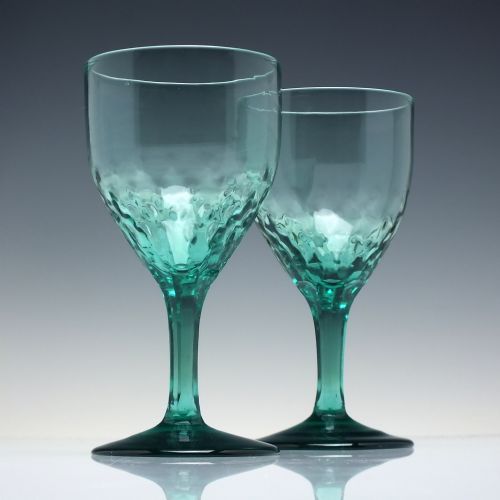 PAIR 19TH CENTURY GREEN WINE GLASSES WITH HAMMER MOULDED BOWLS C1850 - ADDITIONAL PHOTO 1