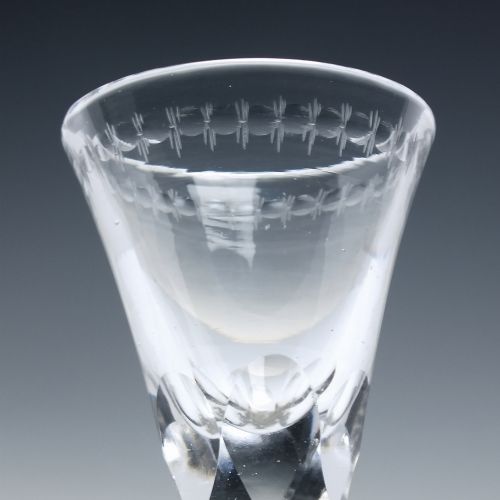 RARE 18TH CENTURY ANGLO IRISH ENGRAVED FACET CUT CORDIAL GLASS C1740 - ADDITIONAL PHOTO 3