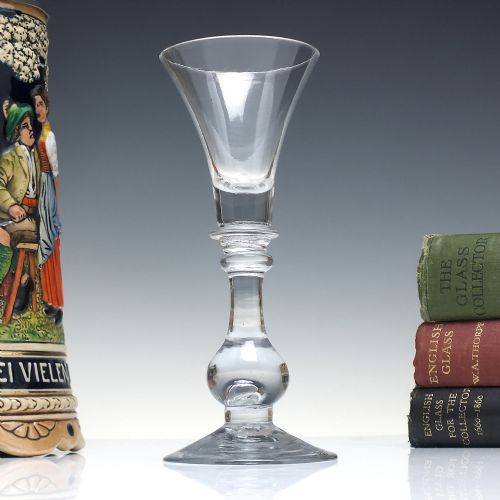 18TH CENTURY GEORGIAN BALUSTER WINE GLASS C1725 - ADDITIONAL PHOTO 3