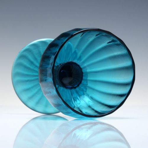 RARE 18TH CENTURY TURQUOISE BLUE RIB MOULDED WINE GLASS C1790 - ADDITIONAL PHOTO 4