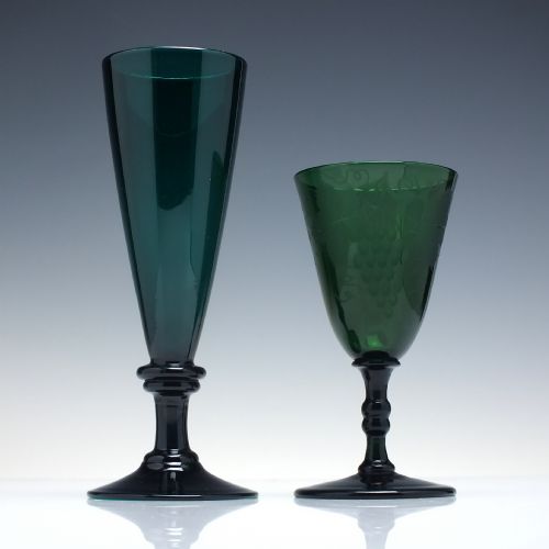 EXCEPTIONALLY RARE SET OF SIX GEORGIAN TURQUOISE GREEN WINE OR ALE GLASS FLUTES C1800 - ADDITIONAL PHOTO 2