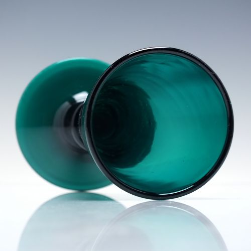 EXCEPTIONALLY RARE SET OF SIX GEORGIAN TURQUOISE GREEN WINE OR ALE GLASS FLUTES C1800 - ADDITIONAL PHOTO 3