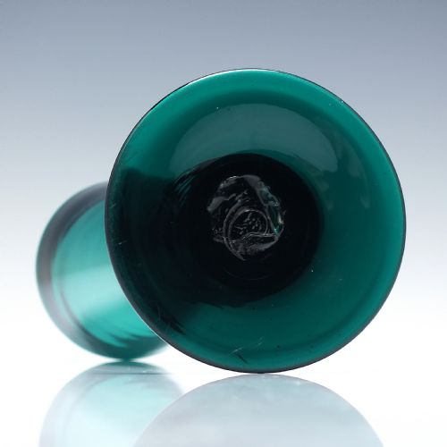 EXCEPTIONALLY RARE SET OF SIX GEORGIAN TURQUOISE GREEN WINE OR ALE GLASS FLUTES C1800 - ADDITIONAL PHOTO 4
