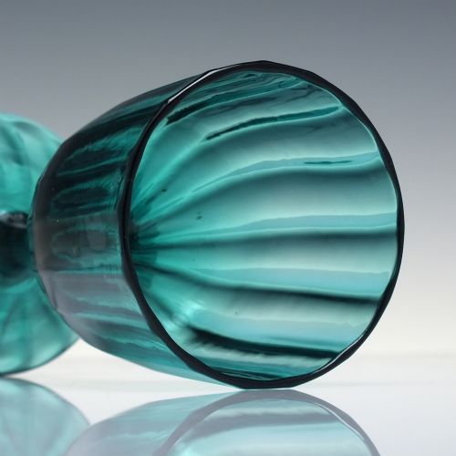 RARE 18TH CENTURY TURQUOISE GREEN RIB MOULDED WINE GLASS C1790 - ADDITIONAL PHOTO 4