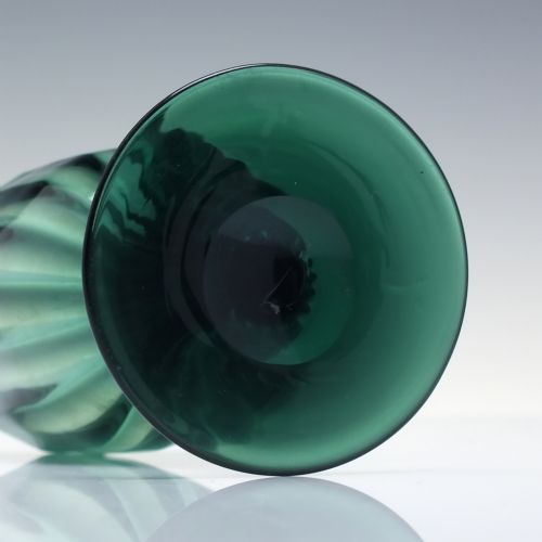 GEORGIAN GREEN RIB MOULDED WINE GLASS C1800 - ADDITIONAL PHOTO 4