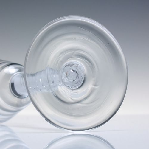18TH CENTURY OPAQUE LYNN WINE GLASS C1760 - ADDITIONAL PHOTO 6