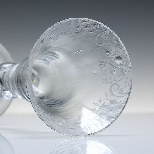 18TH CENTURY ROCOCO ENGRAVED LIGHT BALUSTER WINE GLASS C1735 - ADDITIONAL PHOTO 5