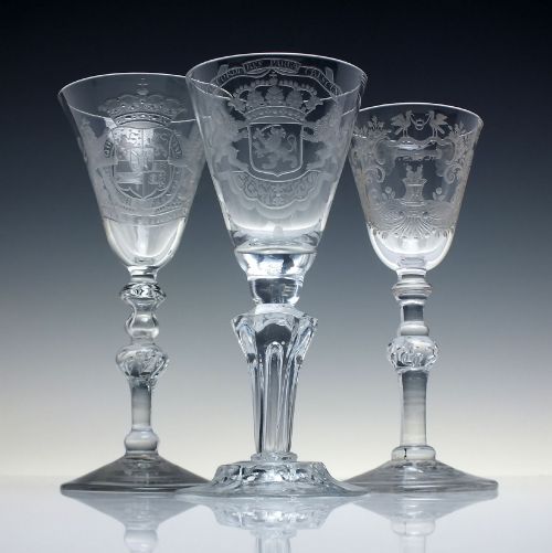 18TH CENTURY CEREMONIAL ARMORIAL PEDESTAL STEM WINE GOBLET C1730 - ADDITIONAL PHOTO 1