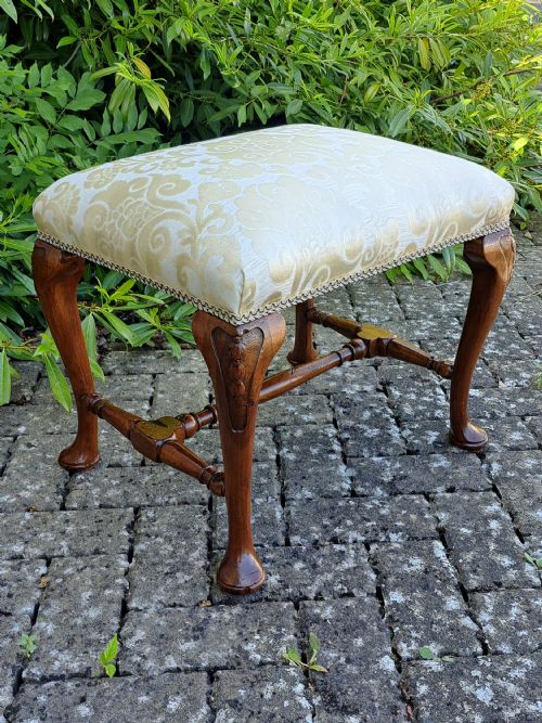 walnut victorian stool - CATEGORY: ANTIQUE STOOLS - DATED VICTORIAN