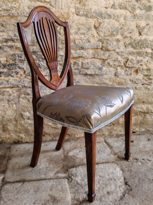SET OF FOUR SHIELD BACK CHAIRS CIRCA 1800 - ADDITIONAL PHOTO 3