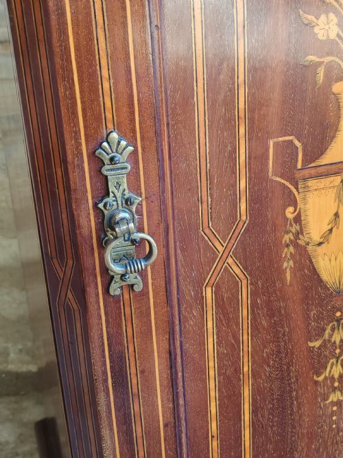VICTORIAN MAHOGANY AND MARQUETRY BEDSIDE CABINET - ADDITIONAL PHOTO 4