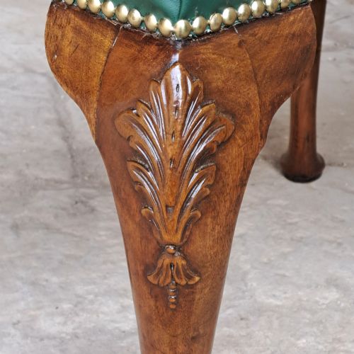 WALNUT STOOL CIRCA 1770 - ADDITIONAL PHOTO 3