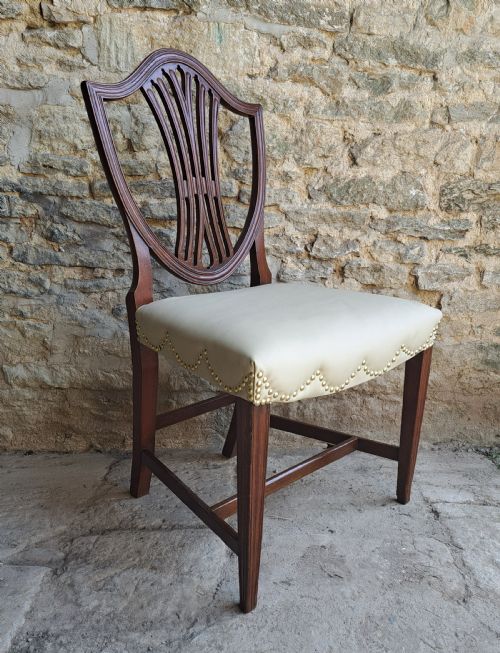 PAIR OF MAHOGANY HEPPLEWHITE CHAIRS CIRCA 1790 - ADDITIONAL PHOTO 5