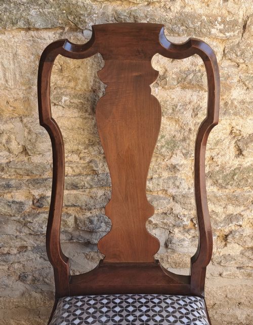 QUEEN ANNE WALNUT CHAIR CIRCA 1720 - ADDITIONAL PHOTO 2