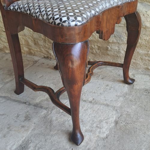 QUEEN ANNE WALNUT CHAIR CIRCA 1720 - ADDITIONAL PHOTO 3