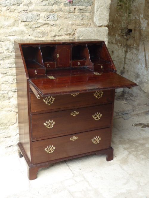 SMALL FIDDLEBACK MAHOGANY BUREAU 18TH CENTURY