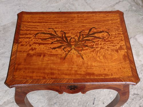 SATINWOOD AND KINGWOOD LAMP TABLE - ADDITIONAL PHOTO 2