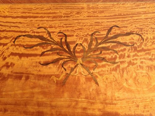 SATINWOOD AND KINGWOOD LAMP TABLE - ADDITIONAL PHOTO 3