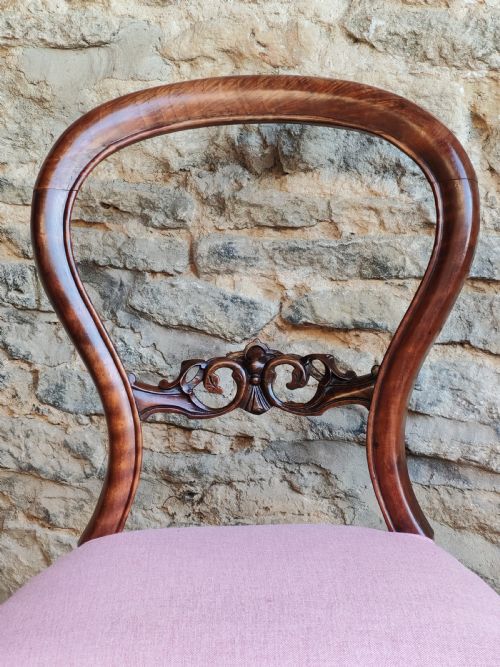 SET OF FOUR WALNUT CHAIRS CIRCA 1880 - ADDITIONAL PHOTO 4