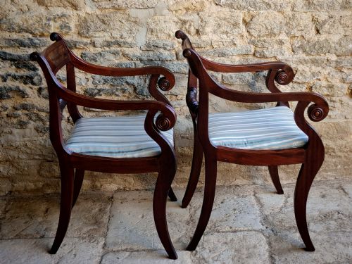 PAIR OF MAHOGANY CARVERS CIRCA 1810 - ADDITIONAL PHOTO 1
