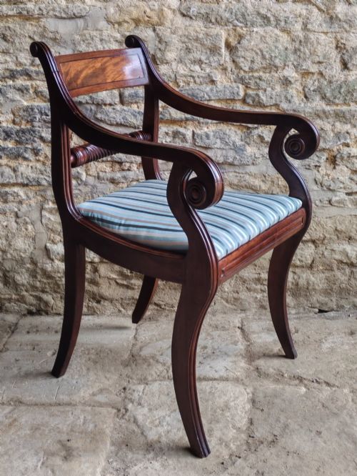 PAIR OF MAHOGANY CARVERS CIRCA 1810 - ADDITIONAL PHOTO 2