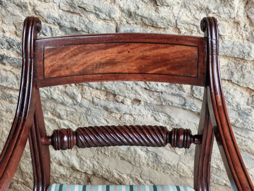 PAIR OF MAHOGANY CARVERS CIRCA 1810 - ADDITIONAL PHOTO 3