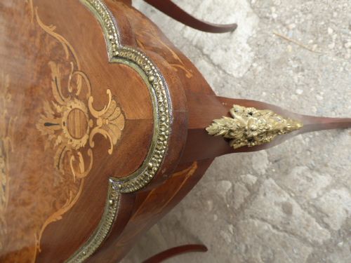 WALNUT AND MARQUETRY SIDE TABLE CIRCA 1870 - ADDITIONAL PHOTO 4
