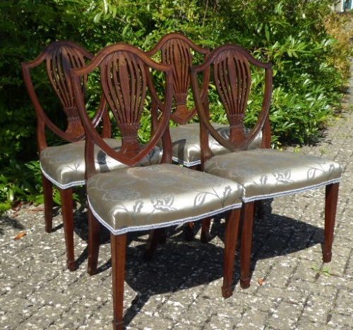 SET OF FOUR MAHOGANY HEPPLEWHITE CHAIRS CIRCA 1800