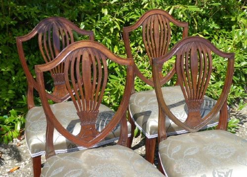 SET OF FOUR MAHOGANY HEPPLEWHITE CHAIRS CIRCA 1800 - ADDITIONAL PHOTO 1