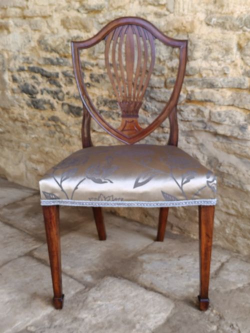 SET OF FOUR MAHOGANY HEPPLEWHITE CHAIRS CIRCA 1800 - ADDITIONAL PHOTO 2