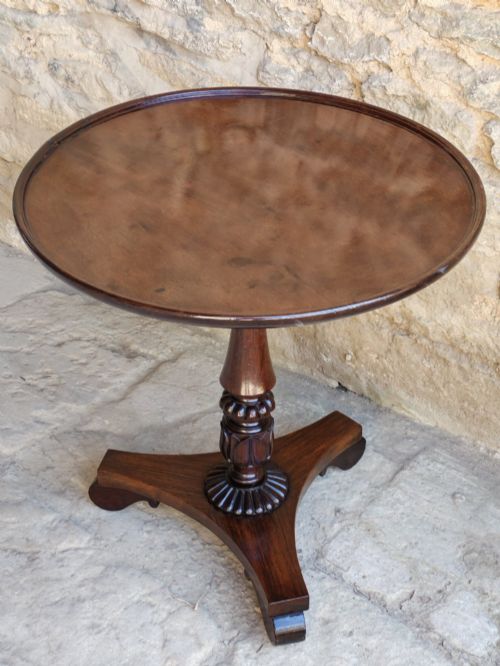 MAHOGANY AND ROSEWOOD DISHTOP OCCASIONAL TABLE CIRCA 1820 - ADDITIONAL PHOTO 1