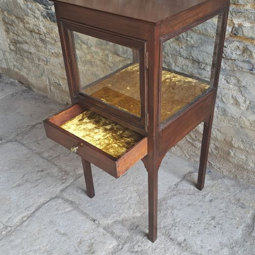 MAHOGANY DISPLAY CABINET CIRCA 1780 - ADDITIONAL PHOTO 4