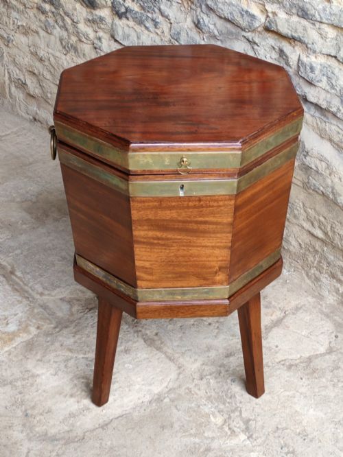 MAHOGANY OCTAGONAL WINE COOLER CIRCA 1780 - ADDITIONAL PHOTO 1