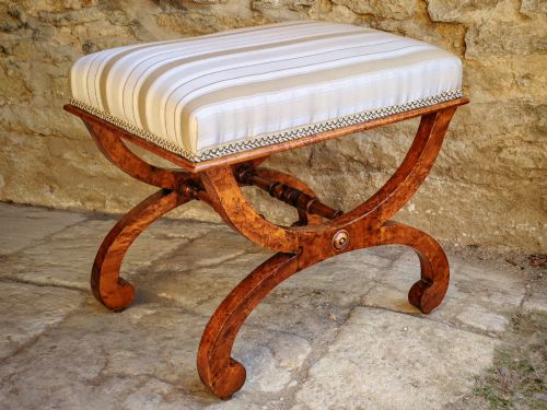 RARE BURR MAPLE STOOL MID 19TH CENTURY