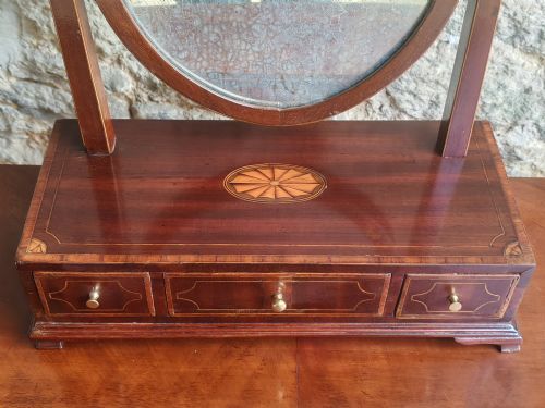 MAHOGANY SHIELD SHAPED TOILET MIRROR CIRCA 1760 - ADDITIONAL PHOTO 2