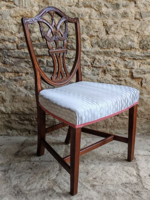 WALNUT SHIELD BACK SIDE CHAIR CIRCA 1790 - ADDITIONAL PHOTO 1