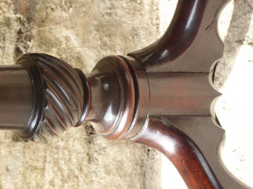MAHOGANY TILT TOP TRIPOD TABLE CIRCA 1760 - ADDITIONAL PHOTO 3