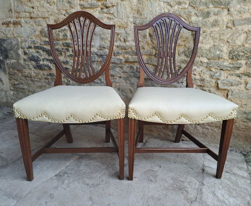 PAIR OF MAHOGANY HEPPLEWHITE CHAIRS CIRCA 1790