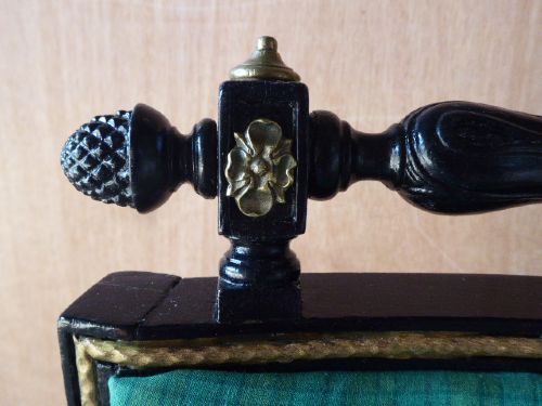 SET OF FOUR EBONISED REGENCY CHAIRS - ADDITIONAL PHOTO 5