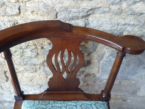 A walnut Queen Anne corner chair with a curved horseshoe armrest, two pierced splats, a green patterned upholstered drop-in seat, and a front cabriole leg. View III