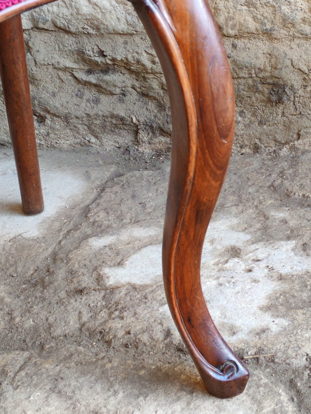 A set of four late Victorian walnut dining chairs featuring balloon backs, carved central splats, cabriole front legs, and pink upholstered seats. View VII