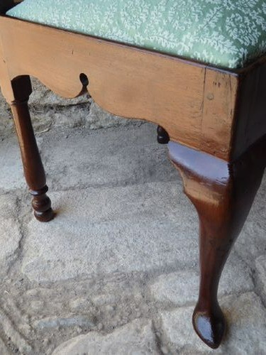 A walnut Queen Anne corner chair with a curved horseshoe armrest, two pierced splats, a green patterned upholstered drop-in seat, and a front cabriole leg. View IV
