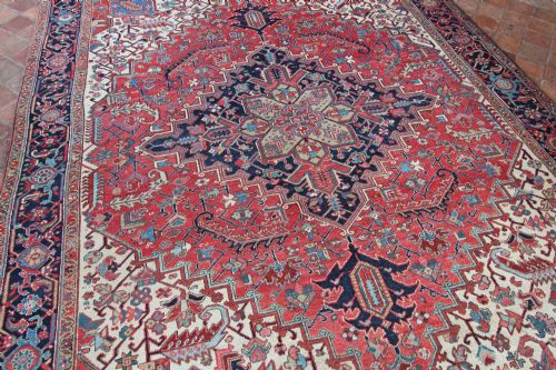 ANTIQUE HERIZ CARPET PERSIAN - ADDITIONAL PHOTO 1