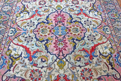ANTIQUE 'BENLIAN' TABRIZ CARPET - ADDITIONAL PHOTO 3
